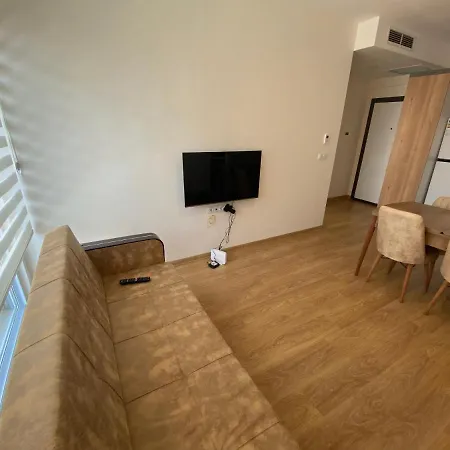 Appartement La Casa Airport House With A Pool